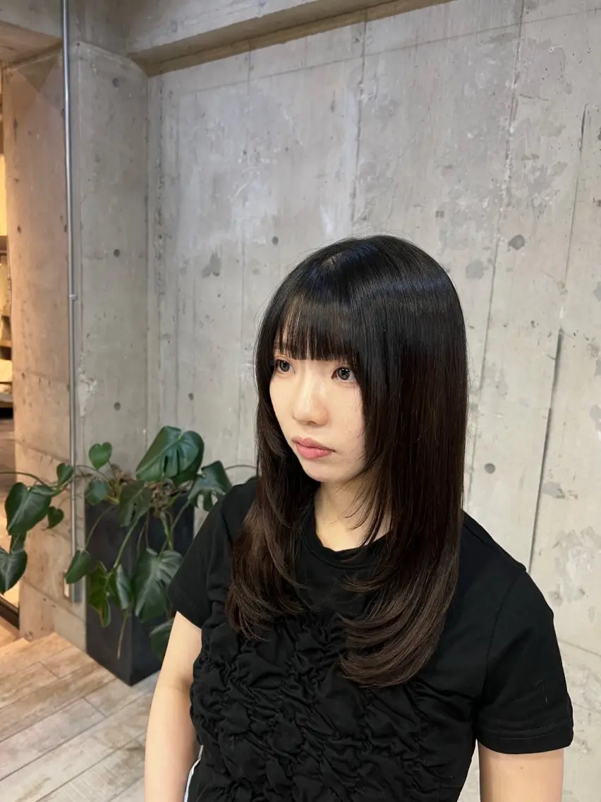 セミロング momo /鍛冶屋町のヘアスタイル