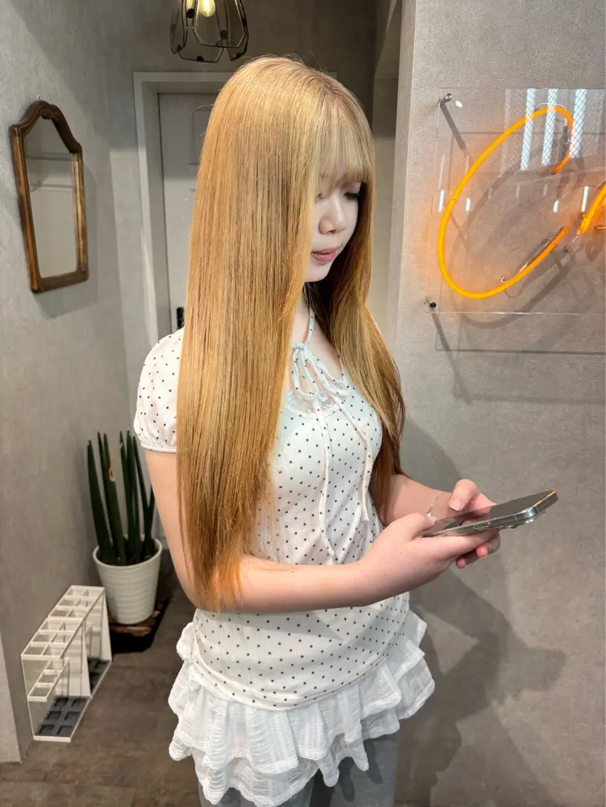 ロング カラー ヘアアレンジ 切りっぱなしボブ ブリーチ ダブルカラー イヤリングカラー ハイライトカラー ヘアカラー iona/ハイトーン /ネイルのネイルデザイン