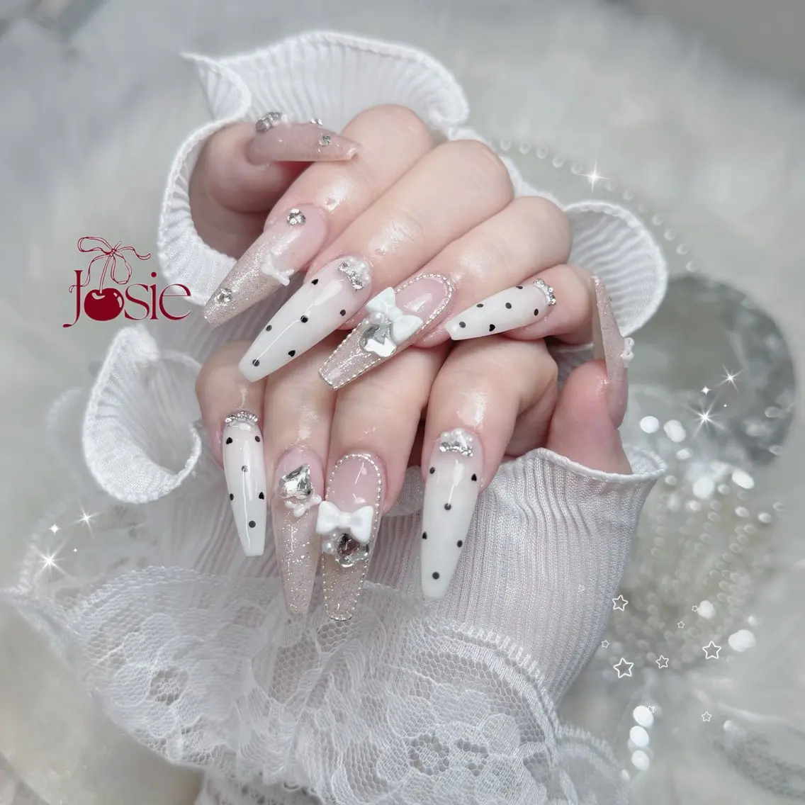 ネイル フレンチネイル ガーリー ガラスフレンチ 氷ネイル・うるうるネイル キラキラネイル ハンドネイル JOSIE nail studioのネイルデザイン