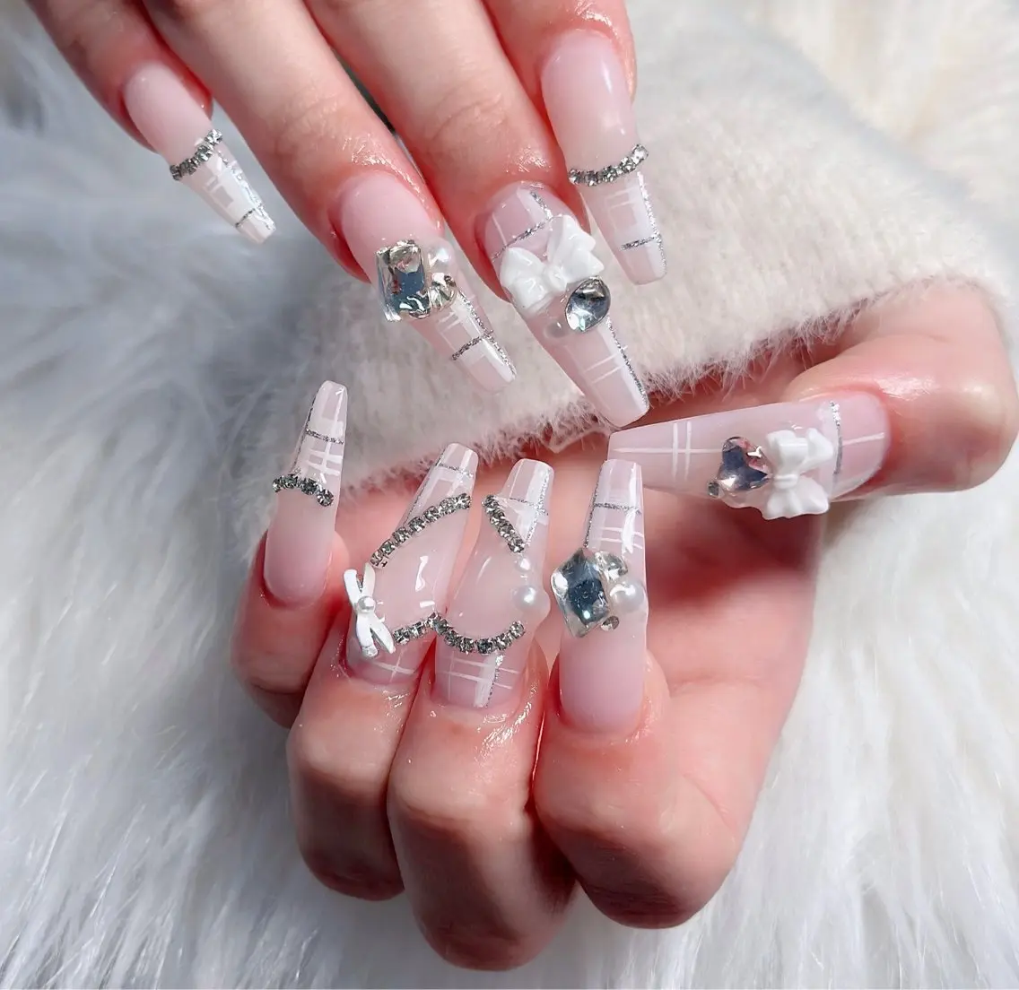 ネイル オーロラネイル フレンチネイル ジェルネイル ハロウィン キラキラネイル H.baby Nail Salonのネイルデザイン