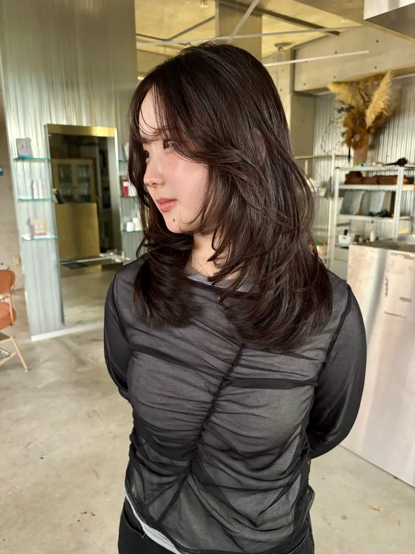 ミディアム カラー 透明感カラー レイヤーカット カット ヘアカラー YUIMARL / 𝐂𝐇𝐈𝐊𝐀のヘアスタイル