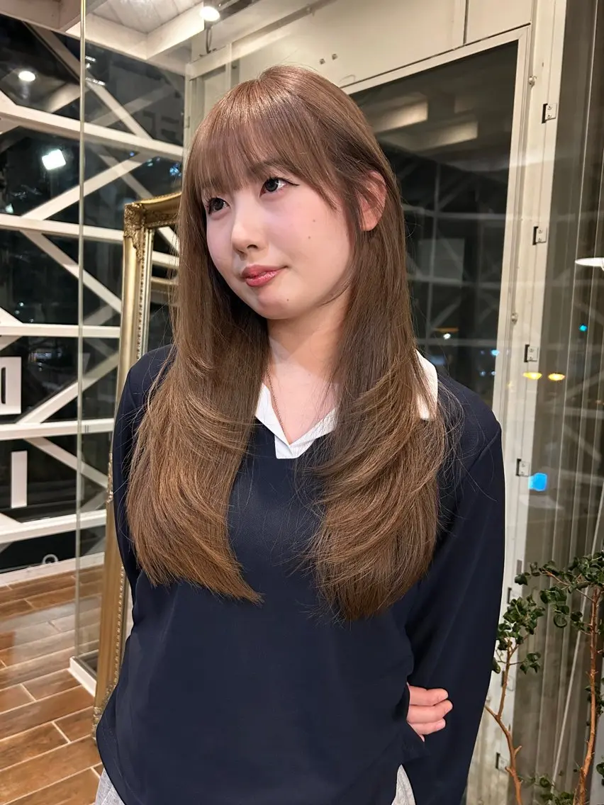 ロング ヘアカラー 西 優衣奈のヘアスタイル