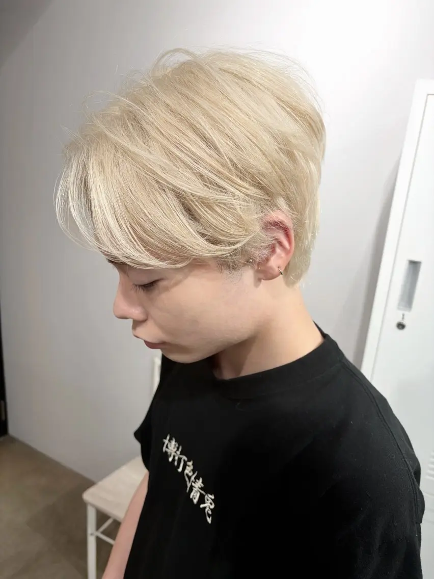 カラー メンズ メンズブリーチ メンズハイトーン メンズ韓国風 メンズウルフカット ベージュカラー カット ヘアカラー トリートメント ブリーチ/髪質改善/ レイヤー/YUTOのヘアスタイル