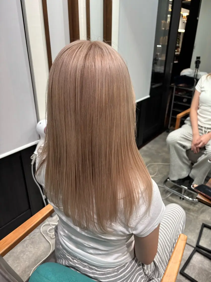 カラー ハイトーンカラー ピンクカラー ヘアカラー Noa/ハッシュ カット/レイヤーのヘアスタイル