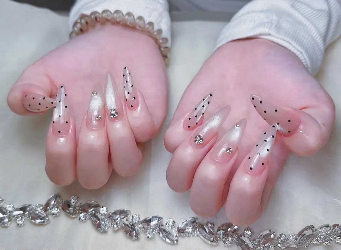 ネイル フラッシュネイル フレンチネイル グラデーション キラキラネイル 韓国ネイル ハンドネイル nyunn nailのネイルデザイン