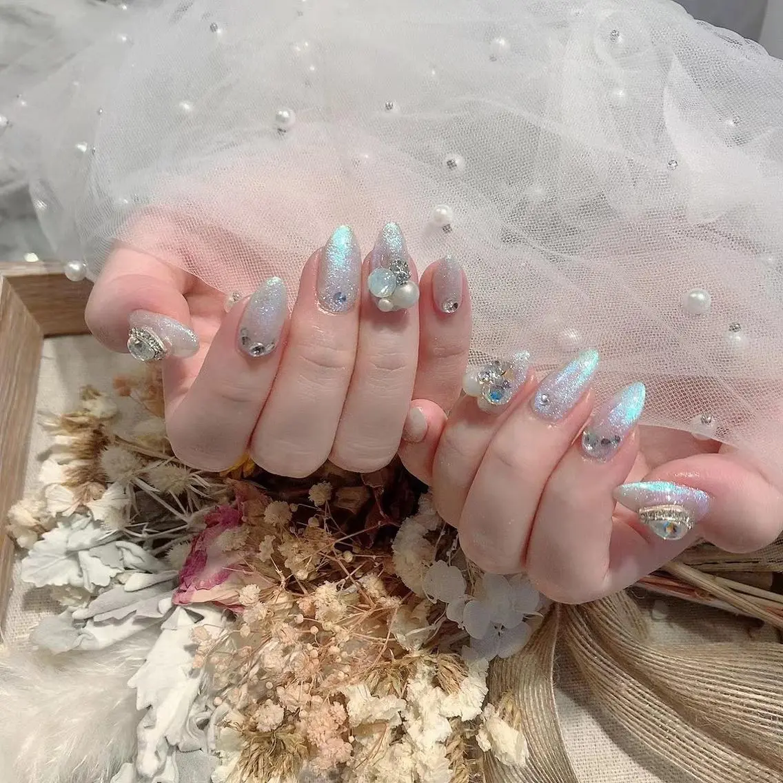 ネイル ストーンネイル ホワイト Babarla Nailのネイルデザイン