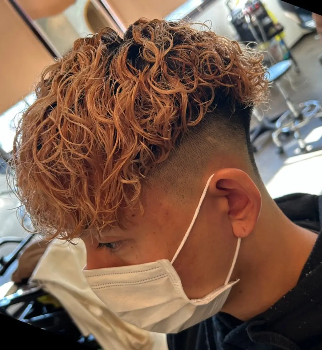 パーマ メンズ メンズブリーチ メンズパーマ スペインカール カット パーマ stylist 静音「LEON」のヘアスタイル