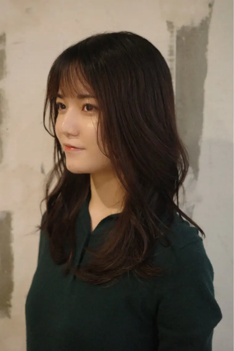 セミロング カット 平松 和泉のヘアスタイル