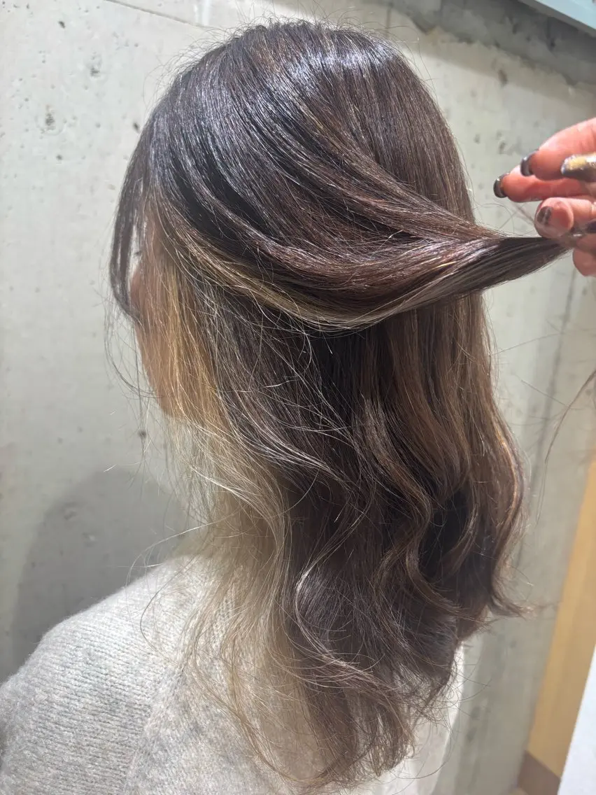 カラー ベージュカラー ブリーチ ハイライトカラー 塚本 結稀のヘアスタイル