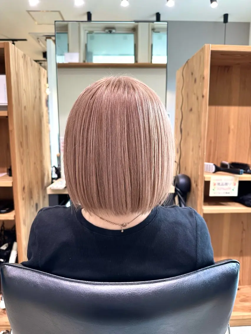 ショート カラー ベージュカラー ミルクティーベージュ 伊藤 旭華のヘアスタイル