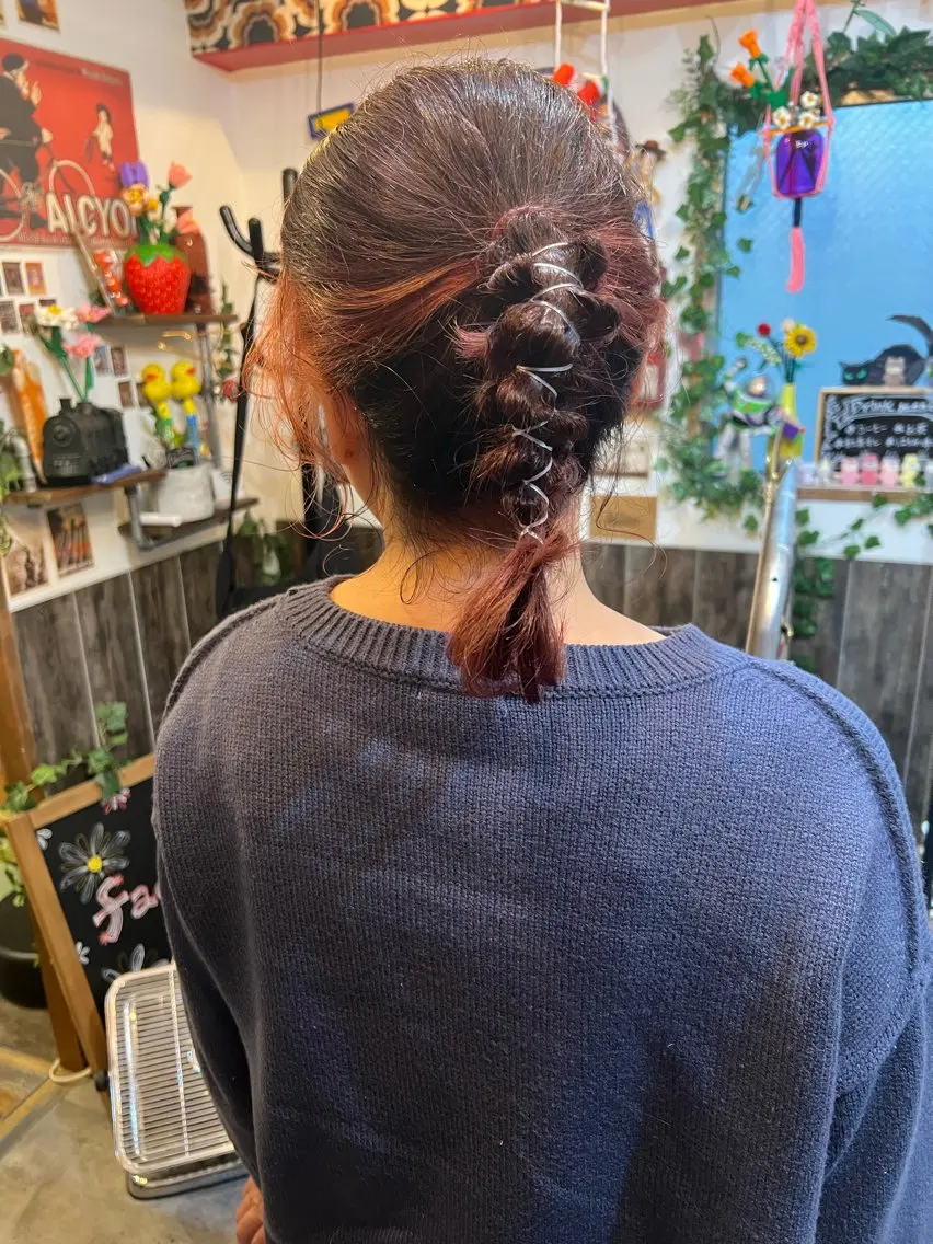ミディアム カラー ヘアアレンジ ミストバング ブリーチ  フェイスフレーミング ピンクカラー 簡単アレンジ ヘアカラー カラーパティシエ facce🌼ikoのヘアスタイル