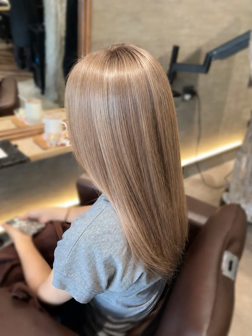 ロング カラー ベージュカラー ブリーチ 透明感カラー ミルクティーベージュ ヘアカラー 雅 Arglarteのマツエク・マツパデザイン