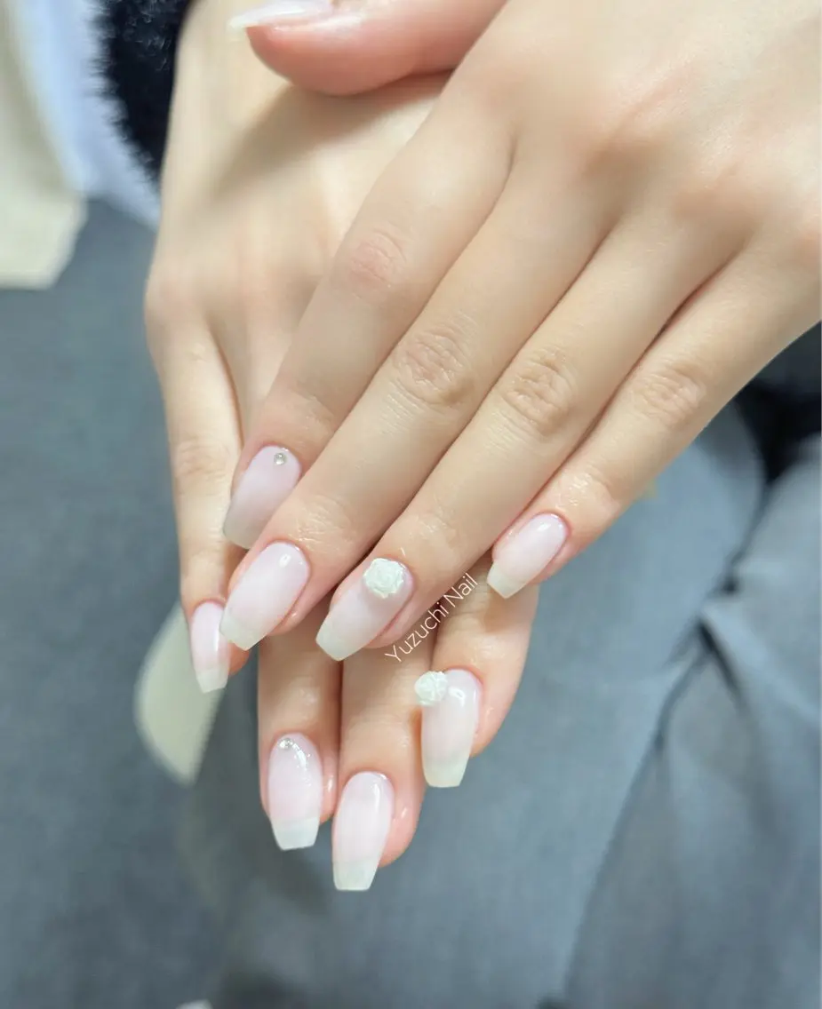ネイル チークネイル ドット キラキラネイル 韓国ネイル レース ハンドネイル ハンドケア Yuzuchi Nailのネイルデザイン