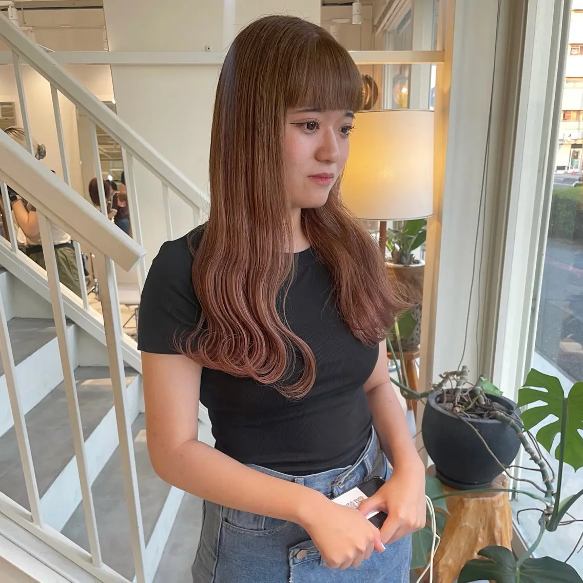 ロング カラー ベージュカラー 安西 香利奈のヘアスタイル