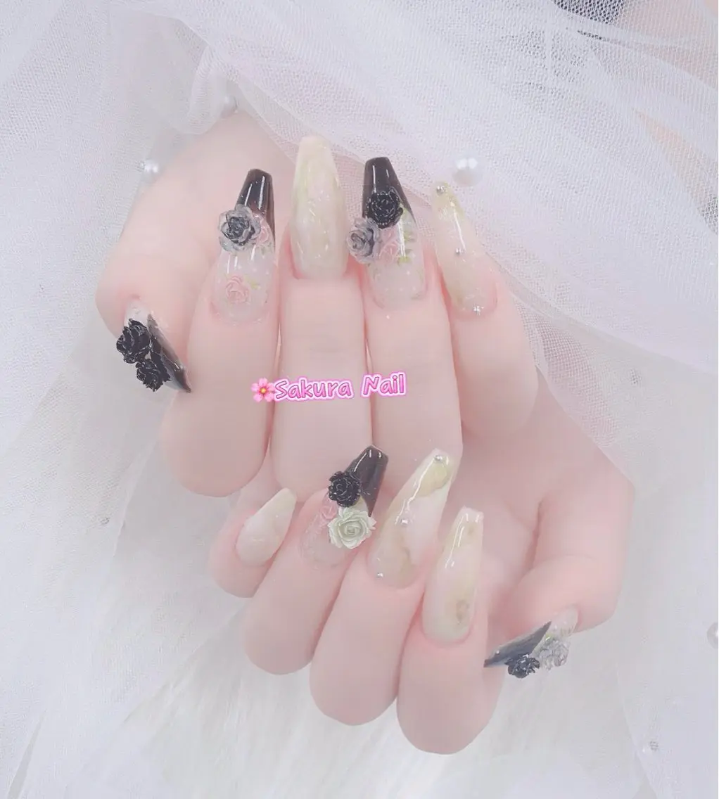 ネイル アートネイル オーロラネイル ボルドー チークネイル フレンチネイル ハンドネイル Sakura Nail Salonのネイルデザイン
