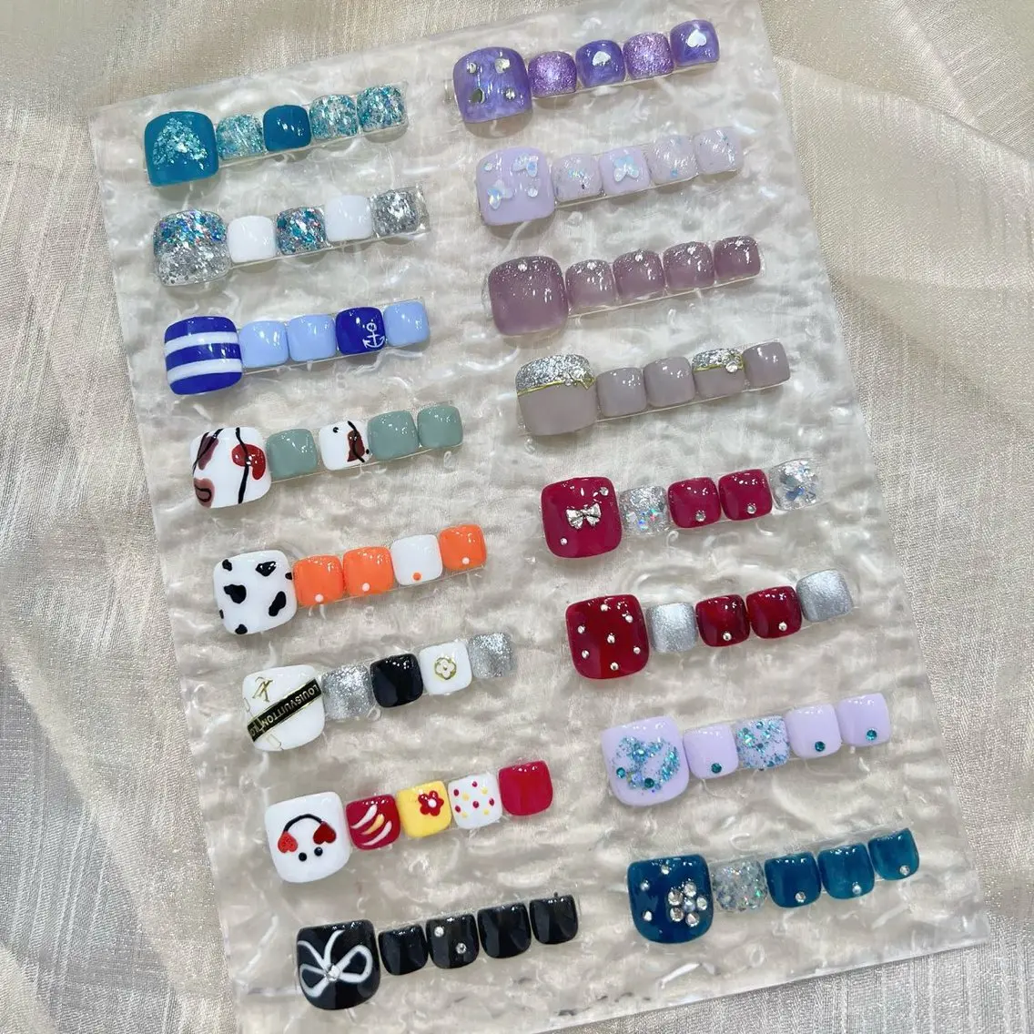 ネイル ハンドネイル フットネイル H3 Nail Tsuki🦋💙のネイルデザイン