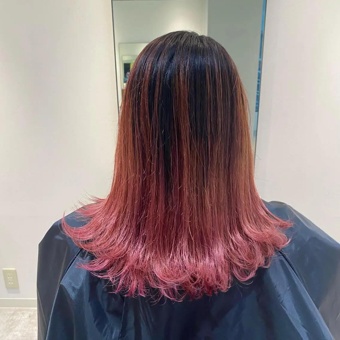 セミロング カラー バレイヤージュ ブリーチ ケアブリーチ ピンクカラー レイヤーカット カット ヘアカラー オスズ 🎀´-のヘアスタイル