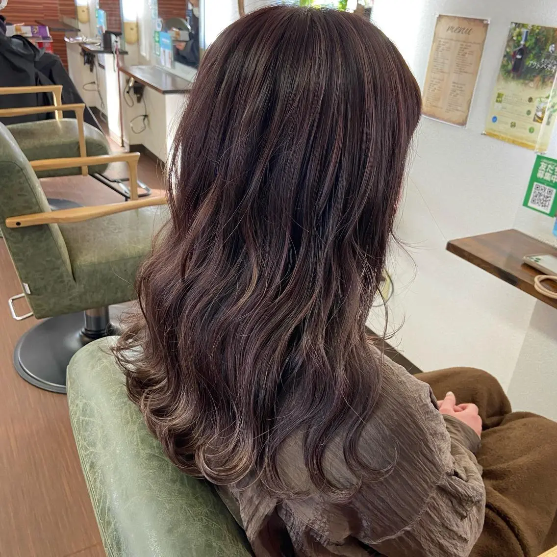 ロング カラー ブリーチ ハイライトカラー ピンクカラー ハイライト カット ヘアカラー トリートメント 💜推しインナー カラー/菊池柊真💜のヘアスタイル