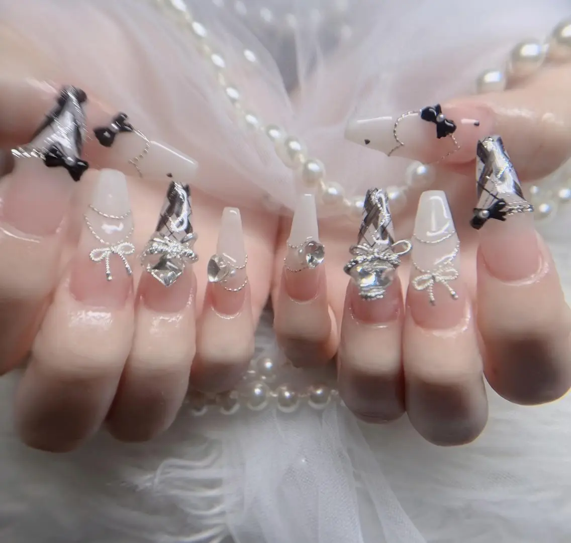 ネイル オーロラネイル フレンチネイル ジェルネイル ハロウィン キラキラネイル ハンドネイル H.baby Nail Salonのネイルデザイン