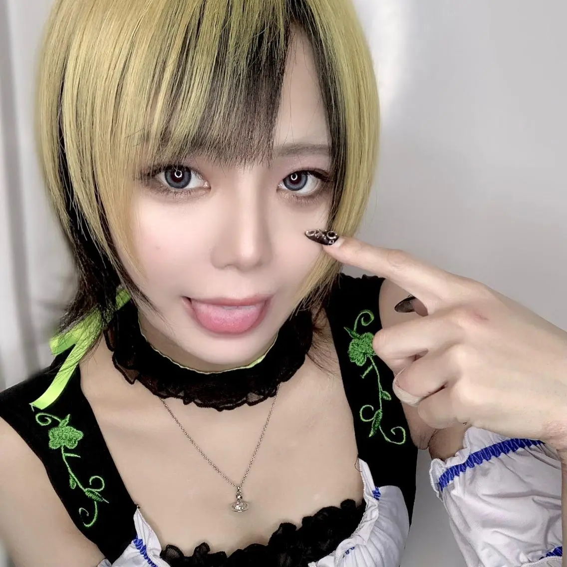 ショート 派手髪支持率No1 Eisukeのヘアスタイル