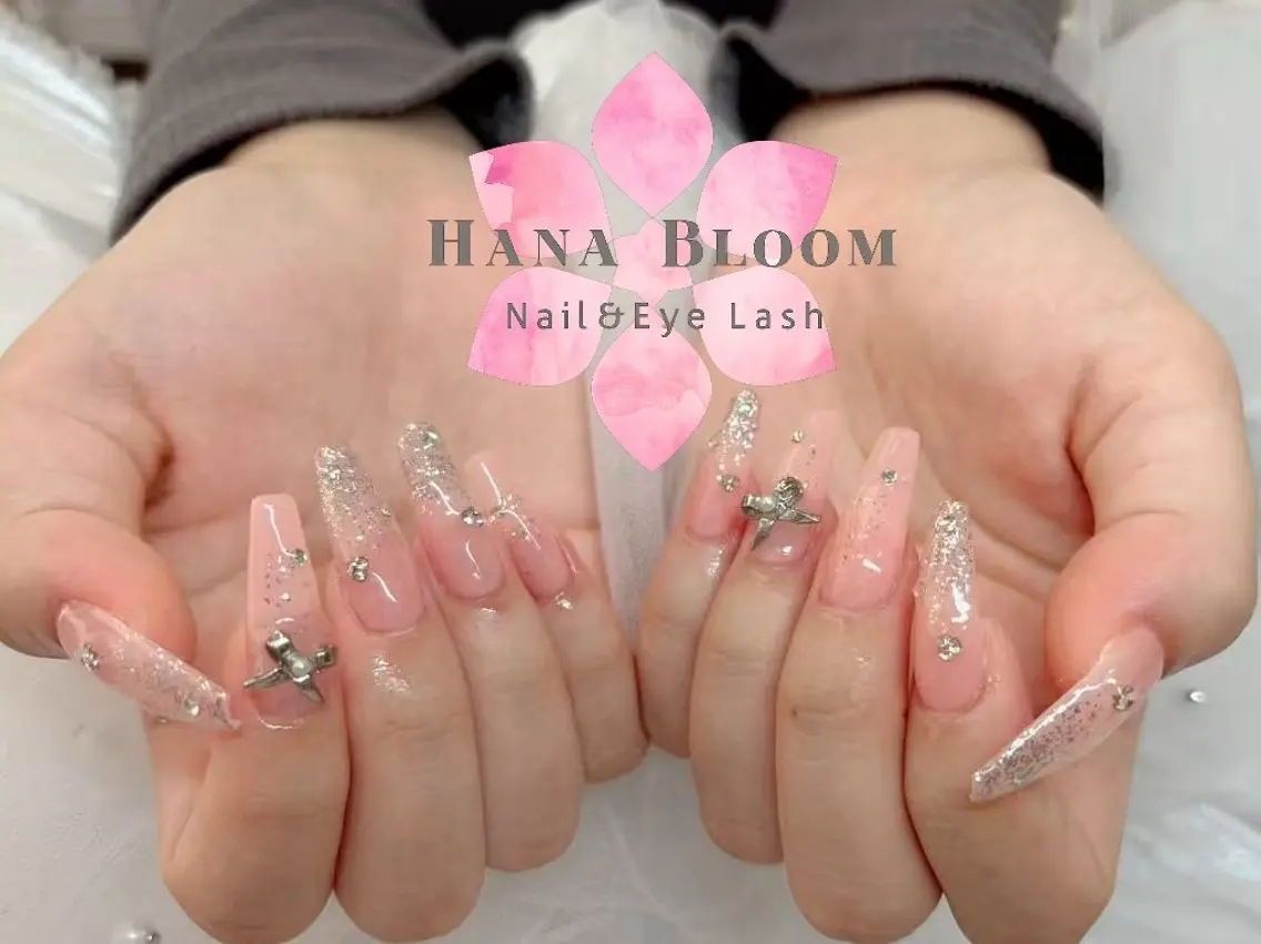 ネイル フレンチネイル ジェルネイル グラデーション ラメ(グリッター) マグネットネイル ハンドネイル ハンドケア Hana Bloom Nail Salonのネイルデザイン