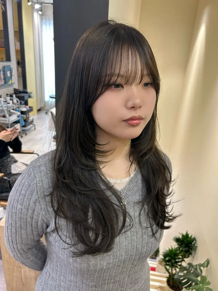 ロング カラー アッシュ アッシュグレー 透明感カラー レイヤーカット カット ヘアカラー トリートメント hub hair レイヤー/透明感のヘアスタイル