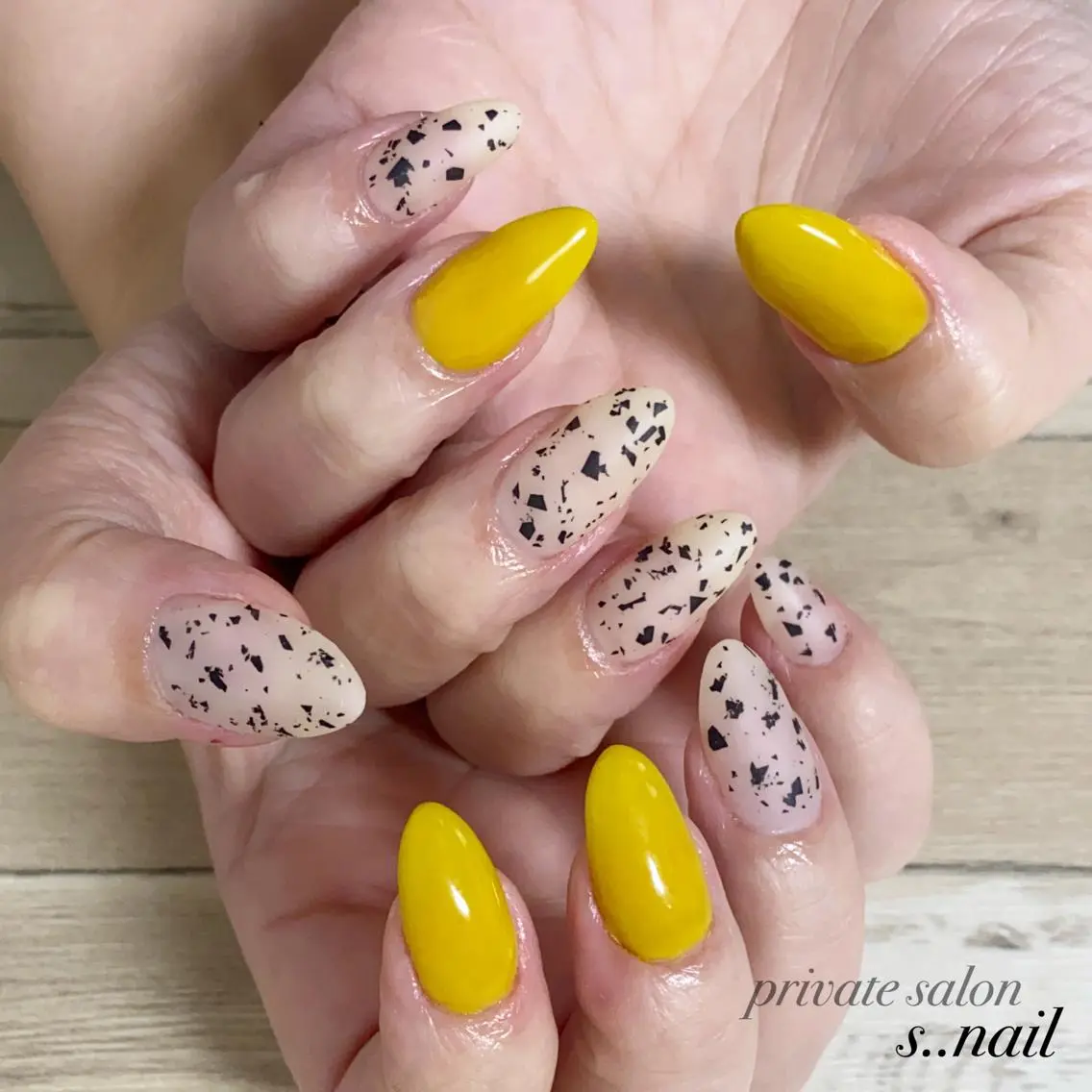 ネイル グリーン 黄色 ハンドネイル フットネイル s..nail / MORITAのネイルデザイン
