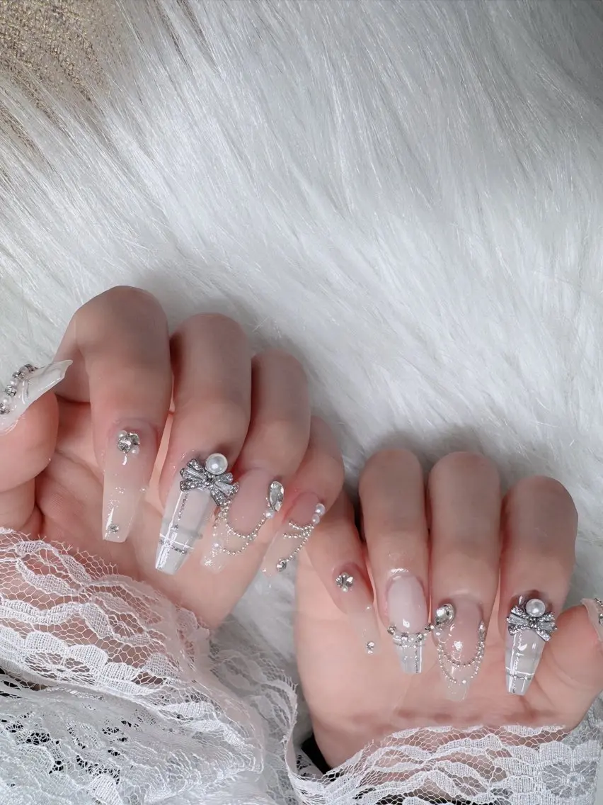 ネイル オーロラネイル フレンチネイル ジェルネイル ハロウィン キラキラネイル H.baby Nail Salonのネイルデザイン