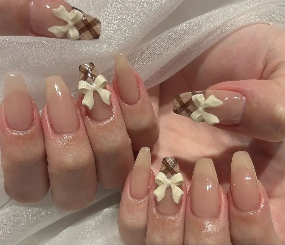 ネイル オーロラネイル フレンチネイル ジェルネイル ハロウィン キラキラネイル ハンドネイル H.baby Nail Salonのネイルデザイン