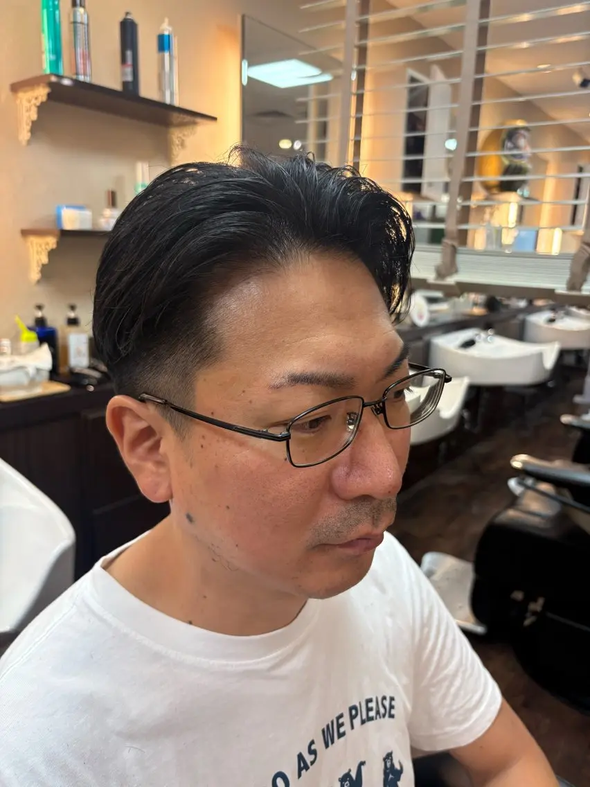 ショート メンズ 吉田 秀斗のヘアスタイル