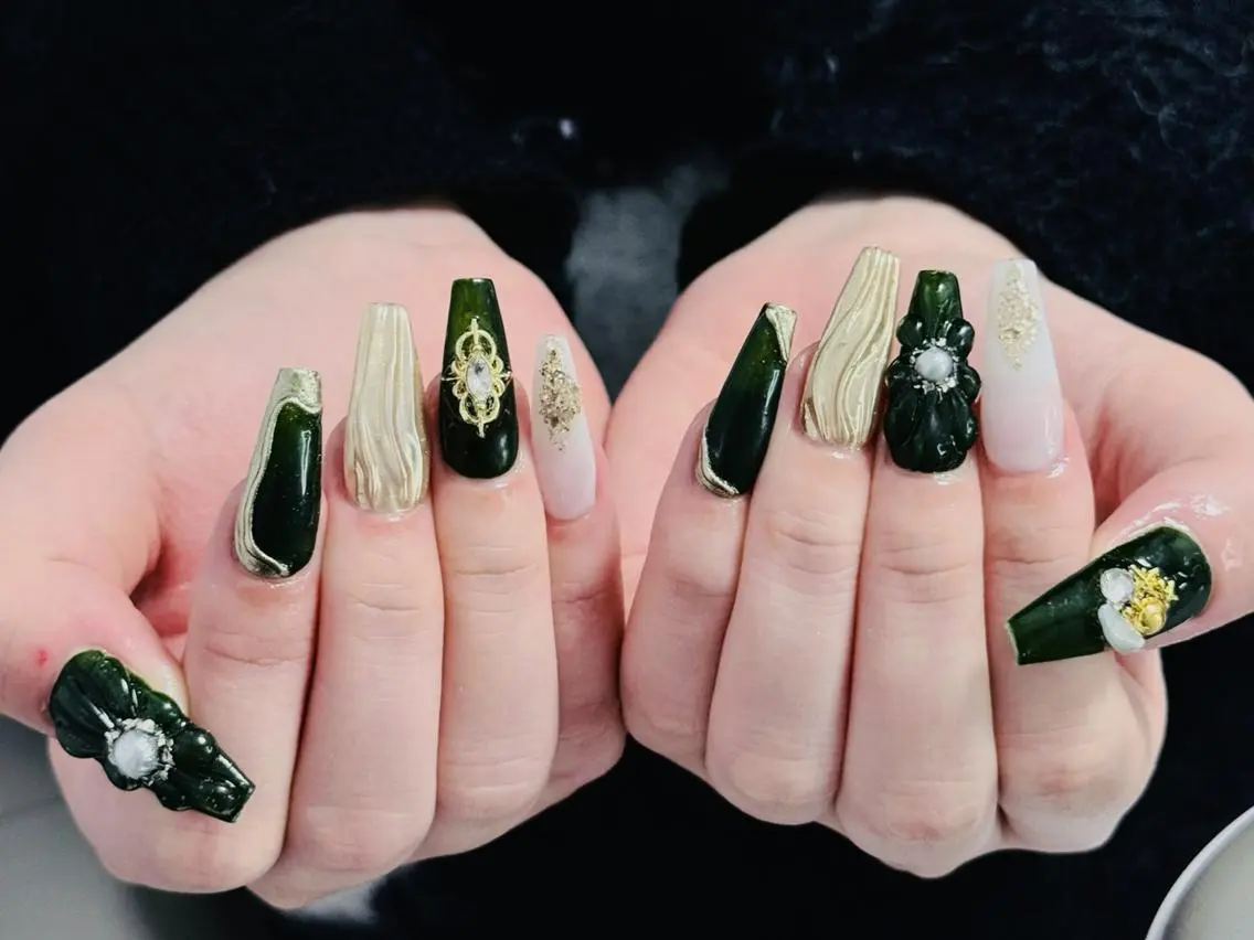 ネイル 長さ出し グラデーション 卒業式 キラキラネイル マグネットネイル Emi🌸Belle Nail Salonのネイルデザイン