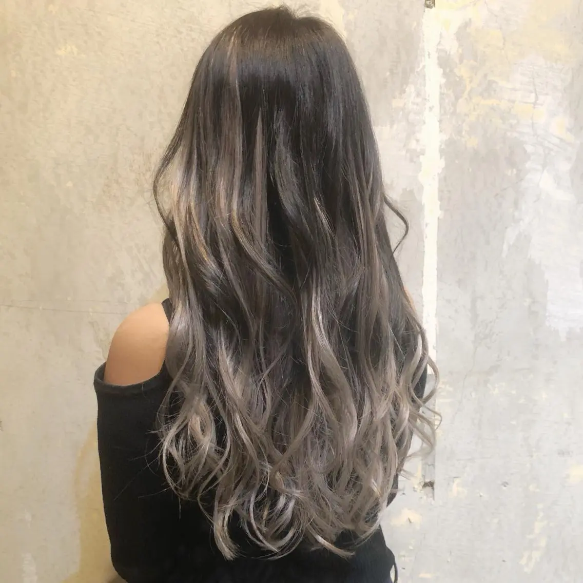 ロング カラー シールエクステ ミストバング ブリーチ ダブルカラー イヤリングカラー エクステ指名No.1 【店長】橘田のヘアスタイル