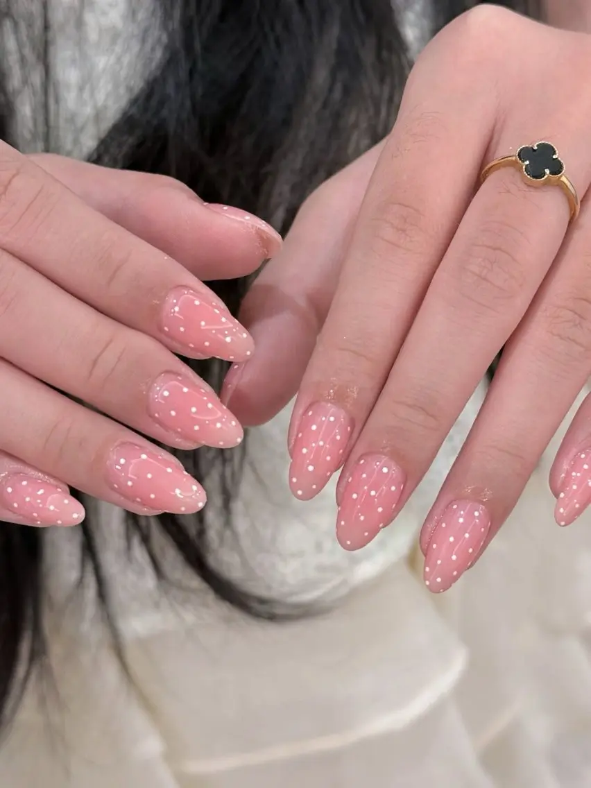 ネイル チークネイル ドット フレンチネイル グラデーション 韓国ネイル ハンドネイル Minette nailrinrinのネイルデザイン