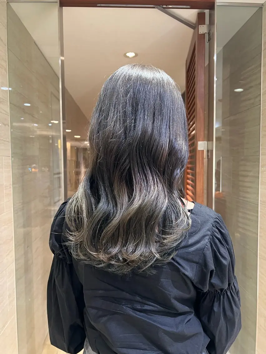 ロング カラー ヘアアレンジ hina 🛋️ブリーチカラーのヘアスタイル