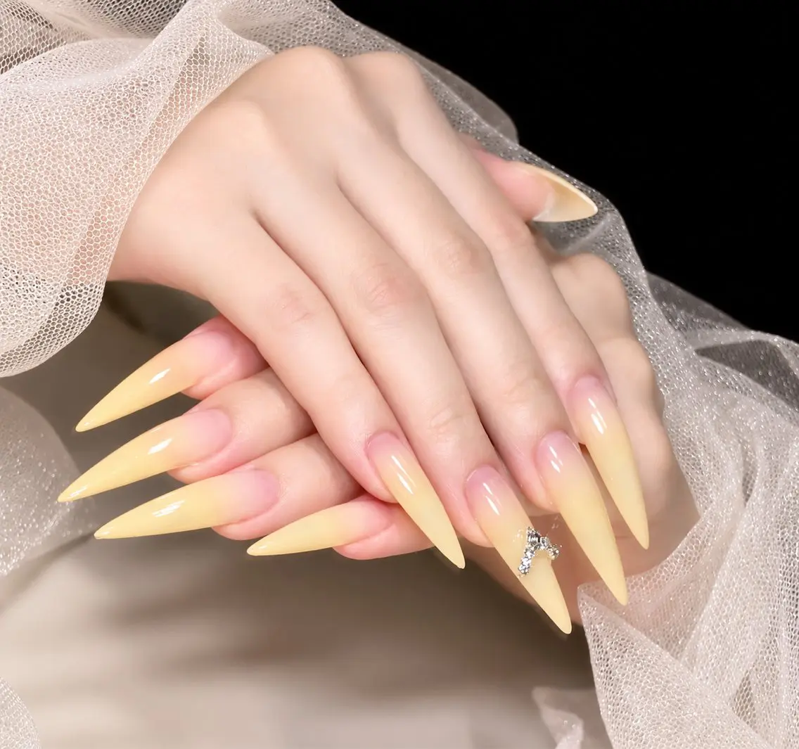 ネイル アートネイル ボルドー フレンチネイル ジェルネイル 氷ネイル・うるうるネイル ハンドネイル Julie Nail Rinのネイルデザイン