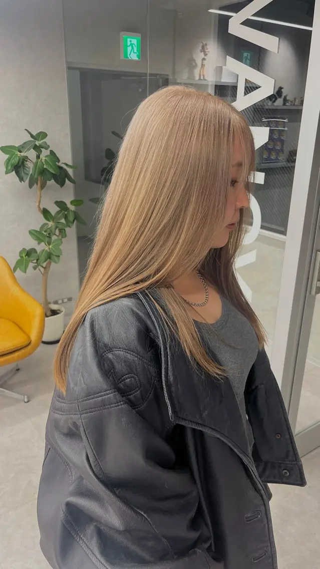 ロング カラー ベージュカラー ブリーチ ミルクティーベージュ Abe yuyaのヘアスタイル
