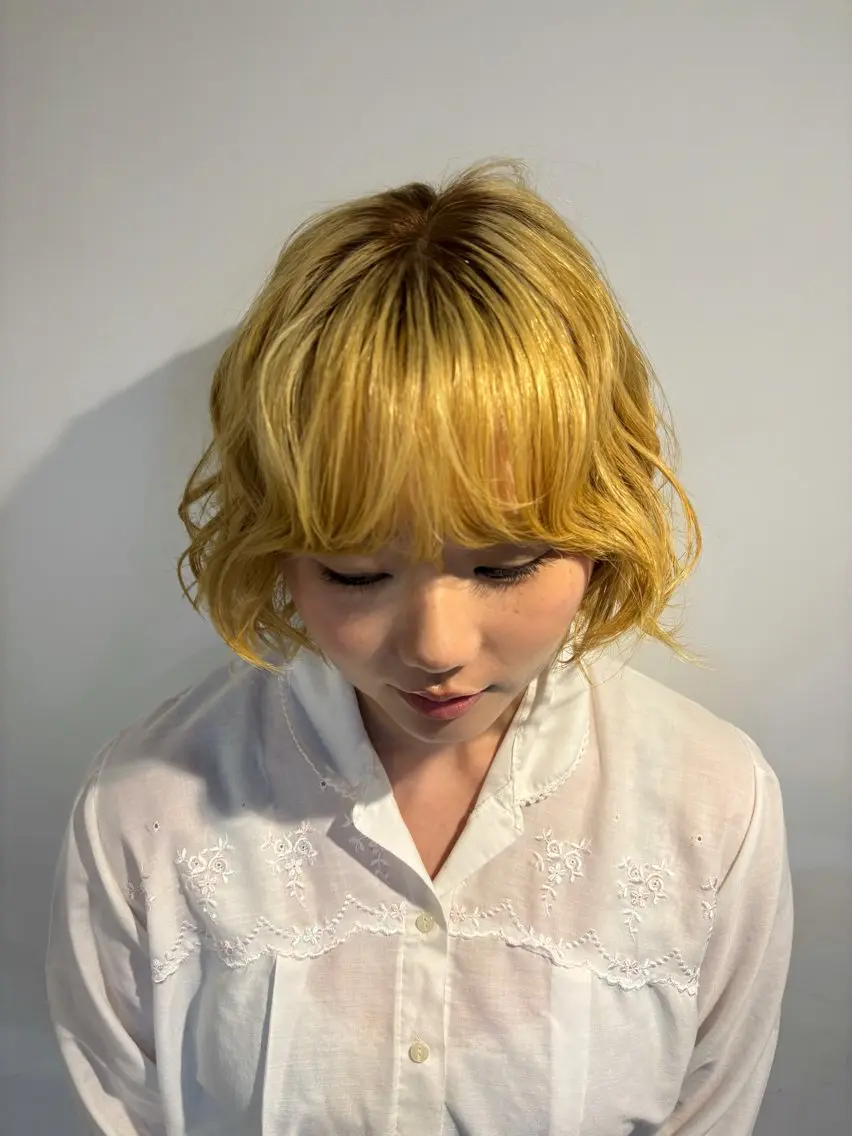カラー ブリーチ イエローカラー ヘアカラー CIECA . COCOROのヘアスタイル