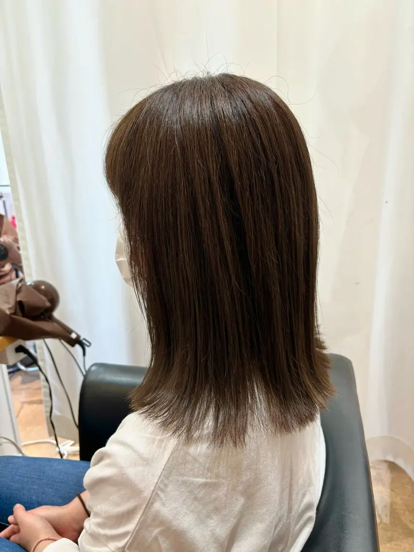 ミディアム カラー アッシュ イヤリングカラー イルミナカラー オリーブアッシュ ボブ 秋山知穂🧸縮毛矯正 ショート新越谷南越谷のヘアスタイル