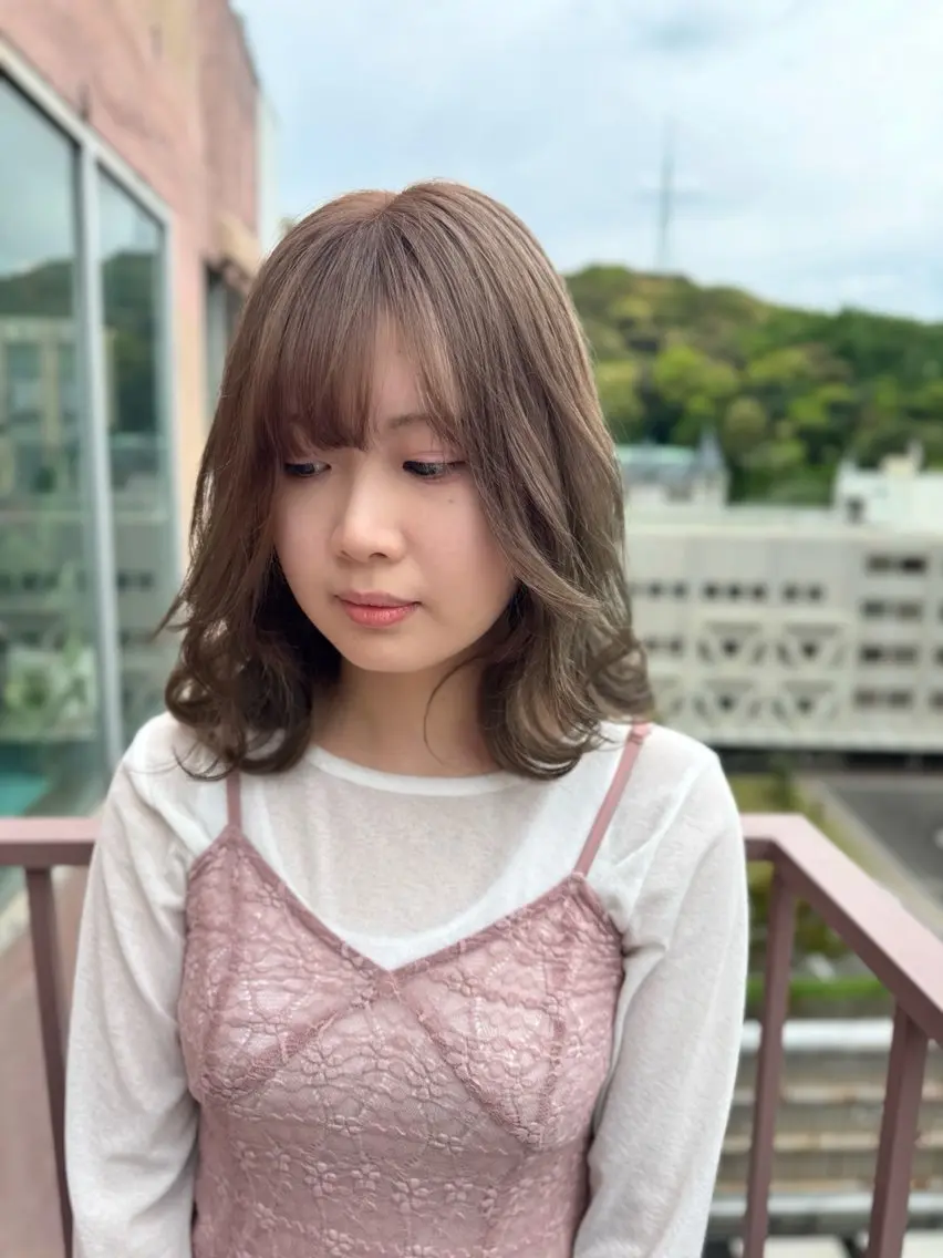 ミディアム カラー ベージュカラー ミルクティーベージュ ヘアカラー Viage （ビアージュ）のヘアスタイル
