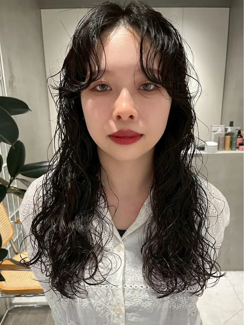 ロング パーマ 宮田 眞咲のヘアスタイル