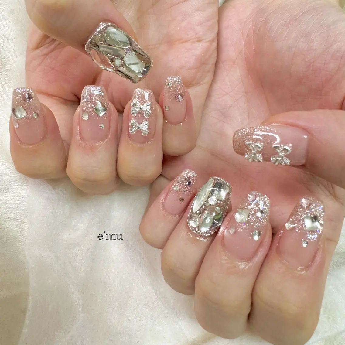ネイル ガーリー キラキラネイル ハンドネイル nail salon e'mu💐のネイルデザイン