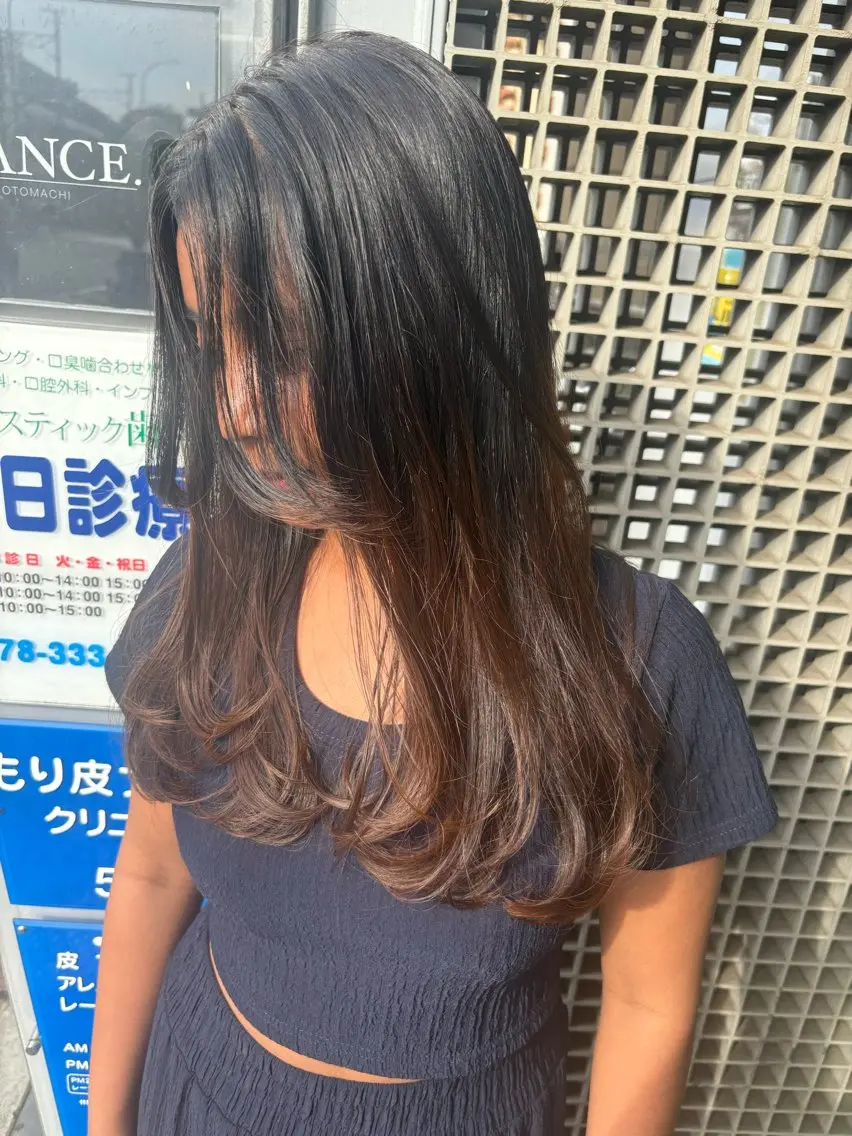 セミロング パーマ 髪質改善 レイヤーカット ストレートパーマ 穐田 航のヘアスタイル