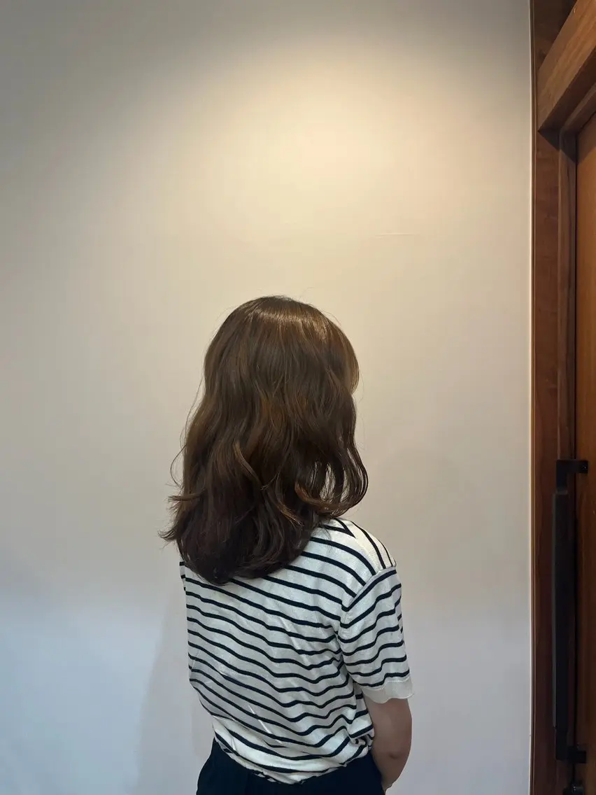 ミディアム レイヤーカット ローレイヤー カット 金岡 碧のヘアスタイル