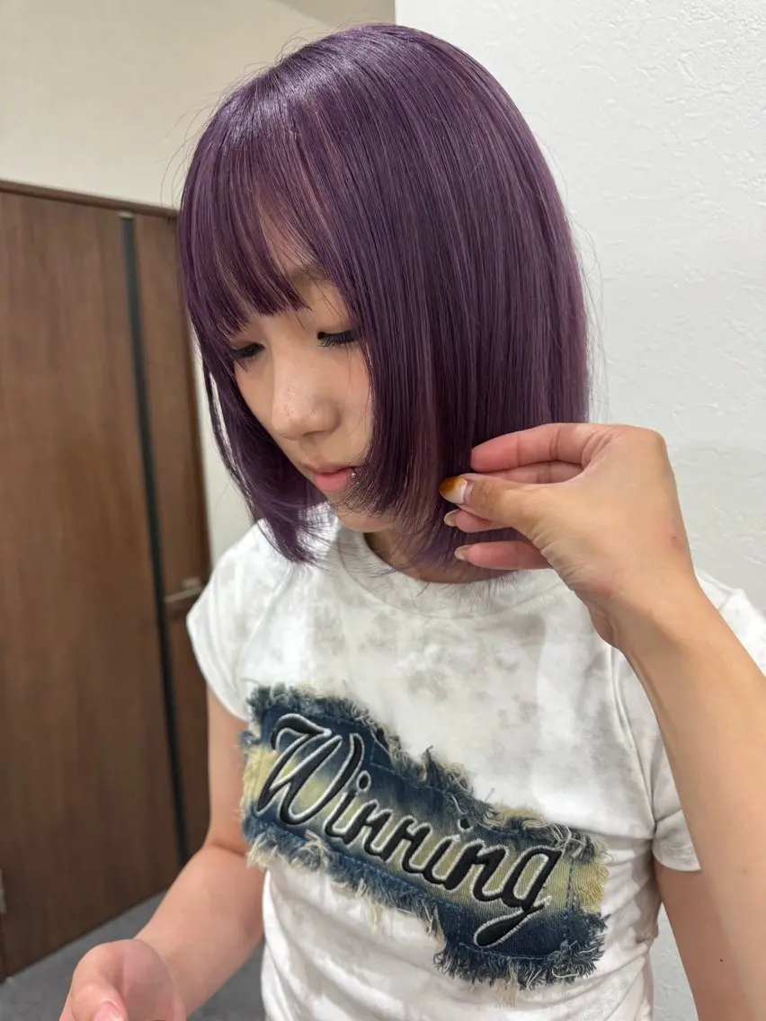 ショート 切りっぱなしボブ パープルカラー ボブ 顔まわりレイヤー 顔周りカット カット ヘアカラー トリートメント 石井 大空のヘアスタイル