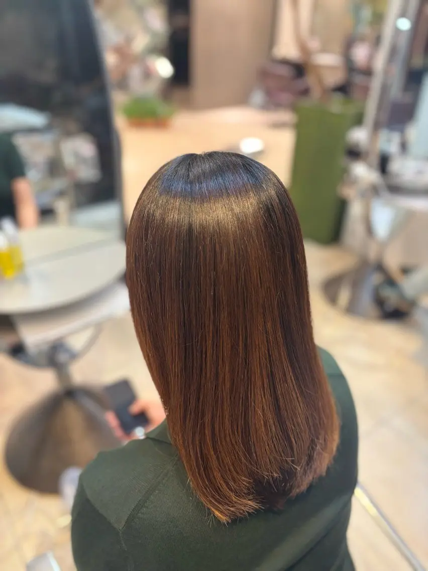 セミロング ヘアカラー きむ りせのヘアスタイル