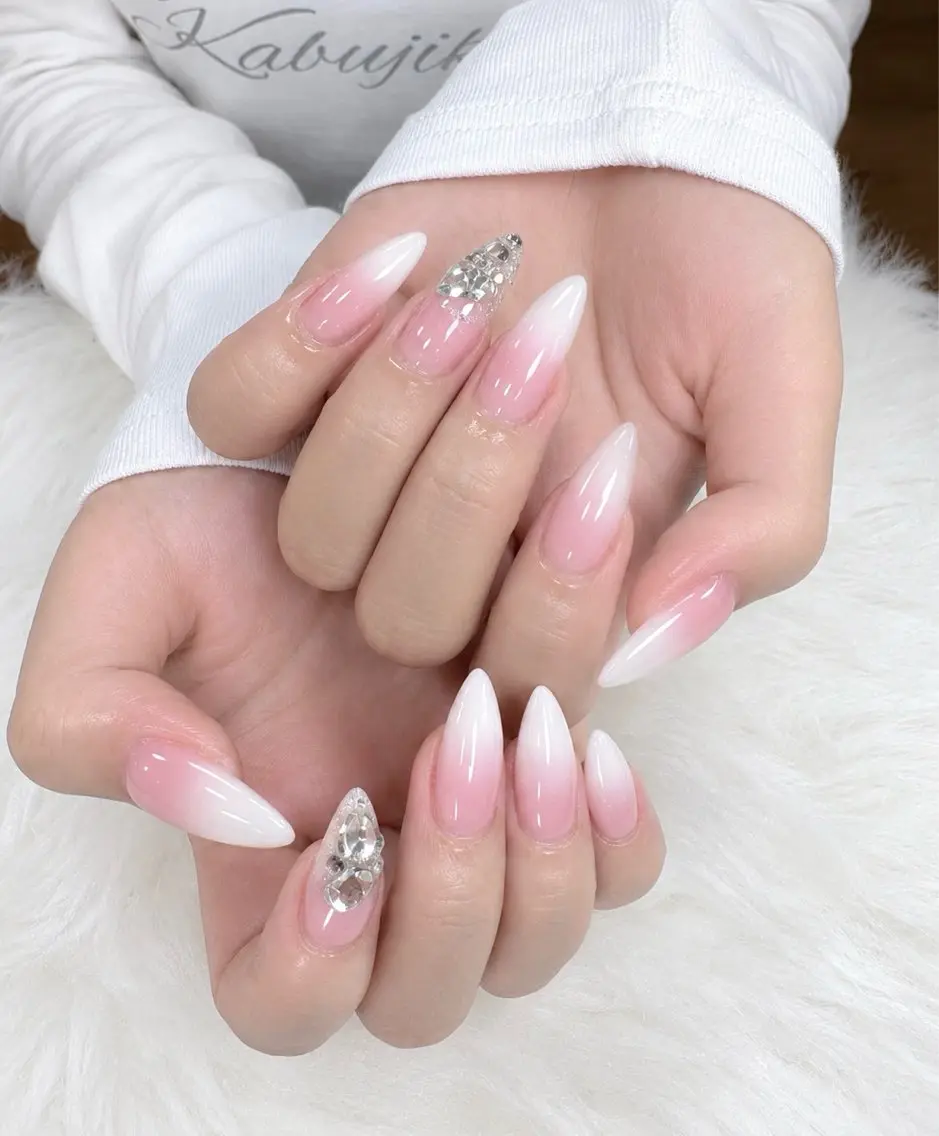 ネイル MIKA RUBY NAIL SLONのネイルデザイン