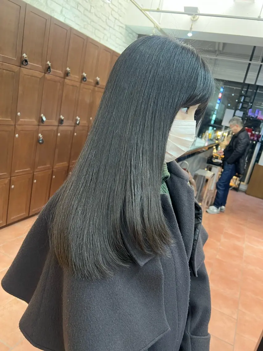 ロング 佐々木 郁実のヘアスタイル