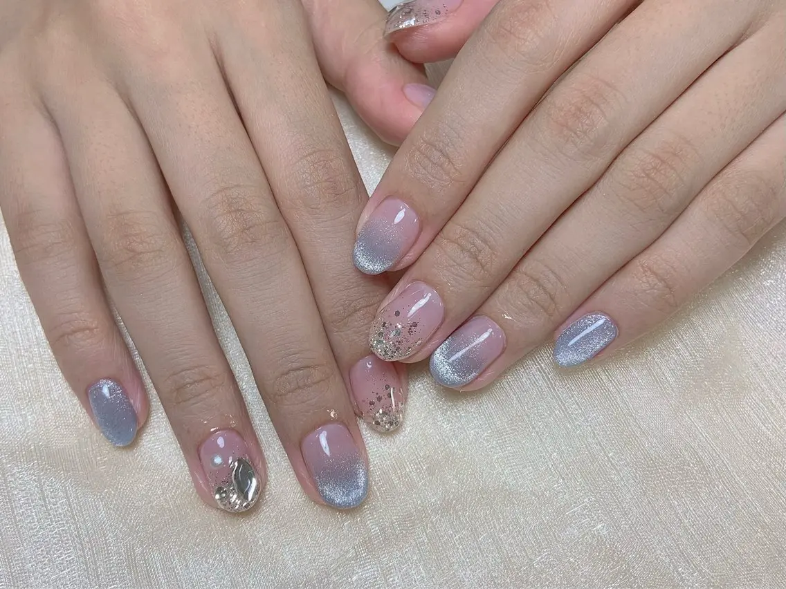 ネイル オーロラネイル ブルー チークネイル フレンチネイル ジェルネイル Nail Jolieのネイルデザイン