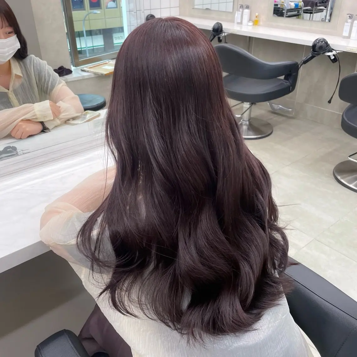セミロング カラー 抜け感レイヤー︴ ニュアンスカラーのヘアスタイル