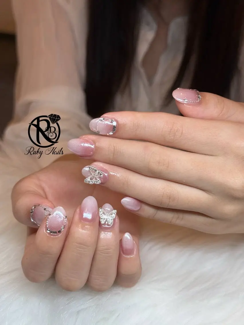 ネイル キラキラネイル 韓国ネイル マグネットネイル ニュアンスネイル 夏ネイル ハンドネイル RUBY Nail 日暮里店のネイルデザイン